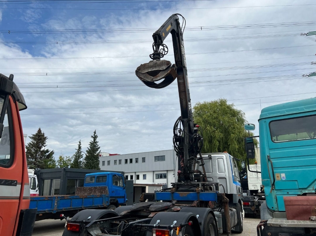 Crane Flat Body Truck 1